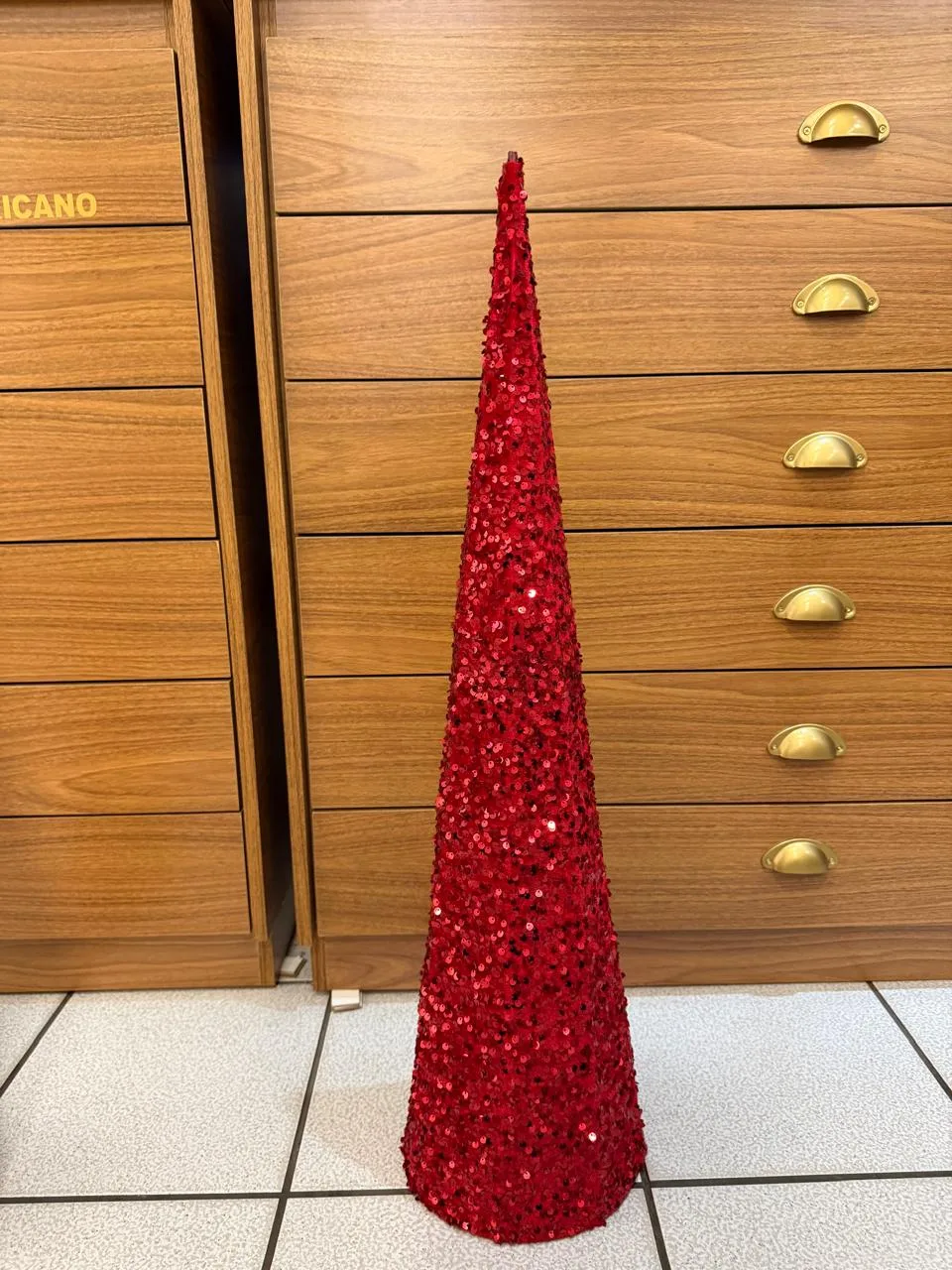 Árvore Decorativa Cônica de Natal em Paetês Vermelhos